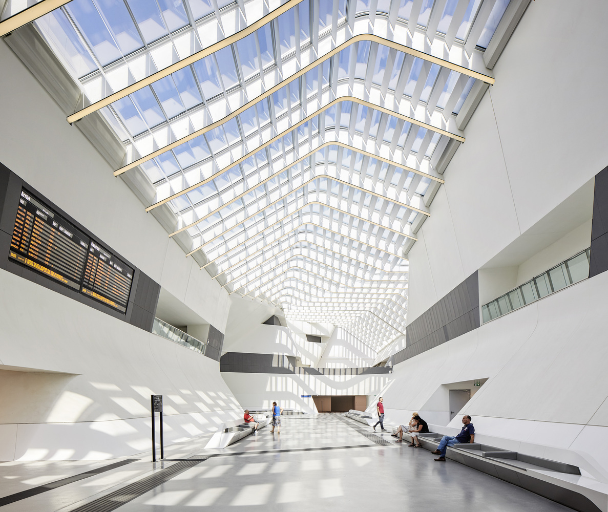 Как выглядит вокзал под Неаполем по проекту Zaha Hadid Architects (фото 1)