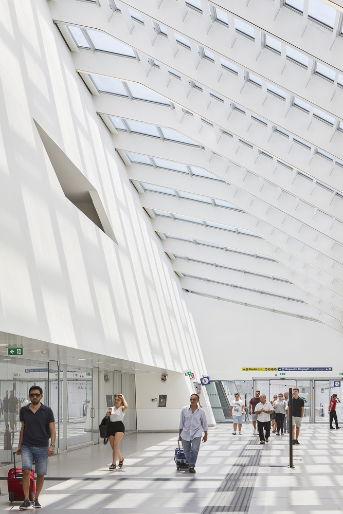 Как выглядит вокзал под Неаполем по проекту Zaha Hadid Architects (фото 3)