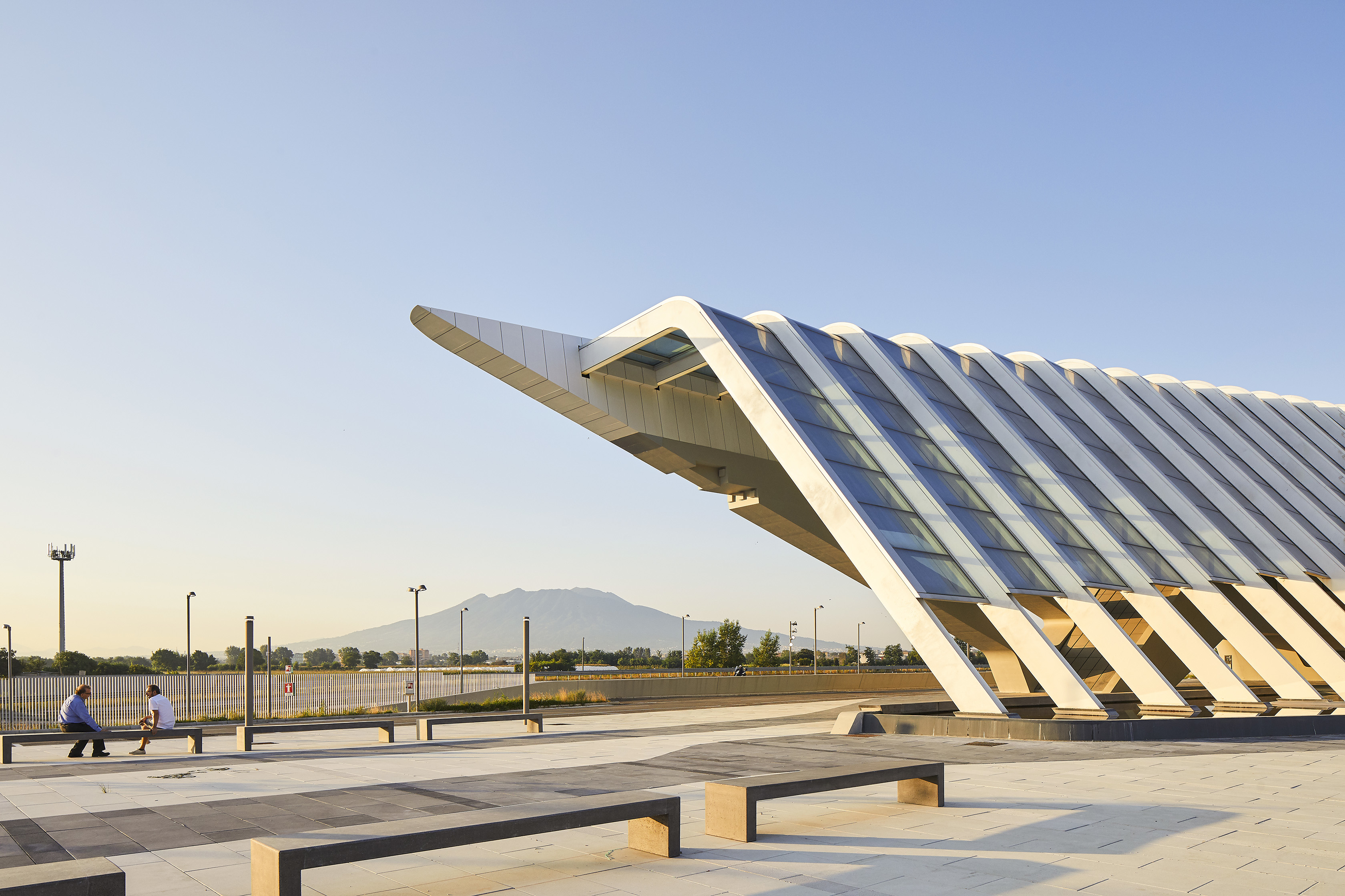 Как выглядит вокзал под Неаполем по проекту Zaha Hadid Architects (фото 5)