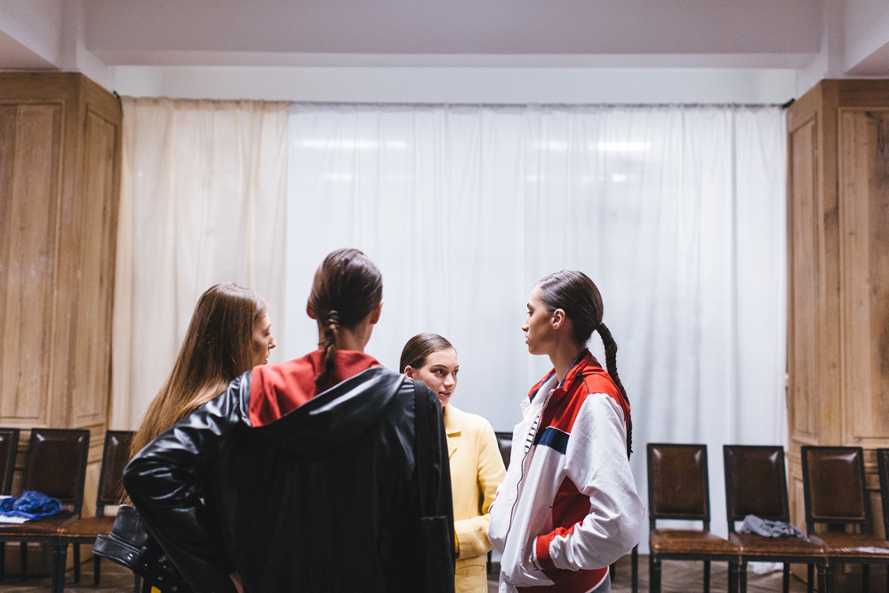 Бэкстейдж на Mercedes-Benz Fashion Week Tbilisi сезона весна-лето 2019 (фото 46)
