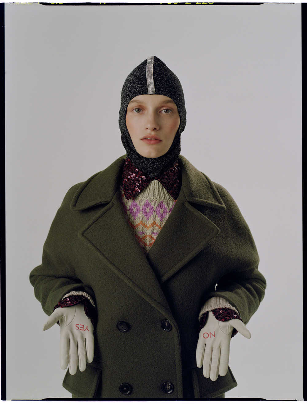 Берет, балаклава и лыжная повязка: что и как носить этой зимой (фото 12)