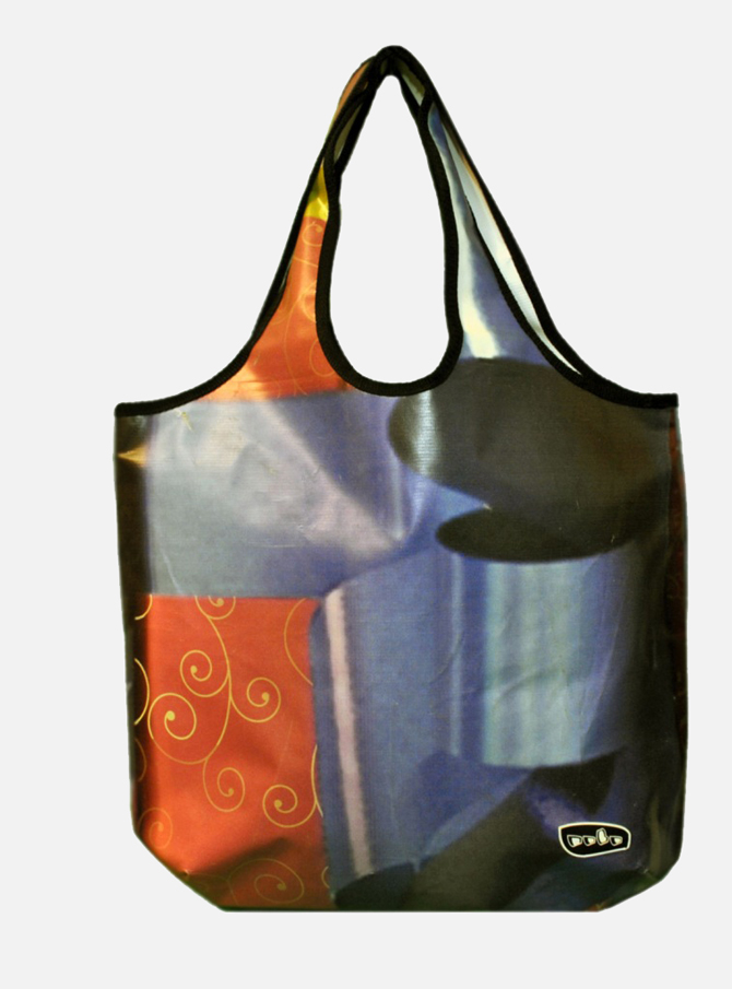 В Петербурге появился экологичный бренд сумок, сделанных из баннеров Манежа и Русского музея (фото 2)