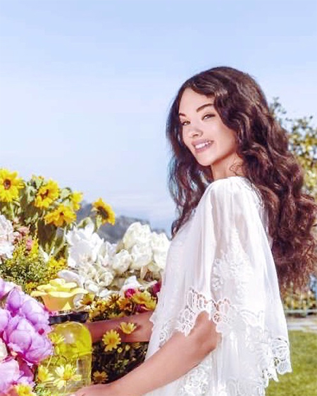 Дочь Моники Беллуччи и Венсана Касселя позирует с цветами в кампании Dolce & Gabbana (фото 1)