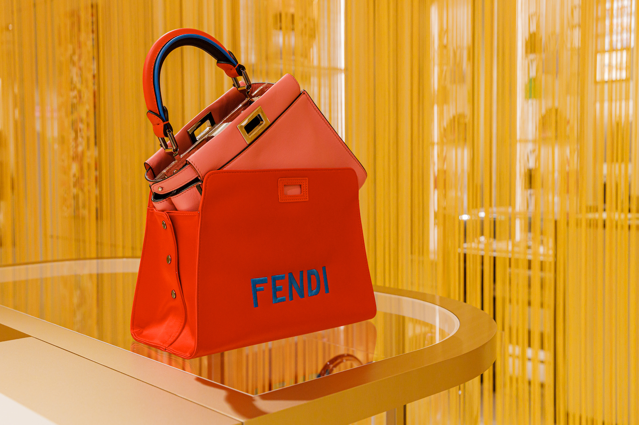 Fendi открыл в Москве «бар» для кастомизации сумок Peekaboo (фото 5)