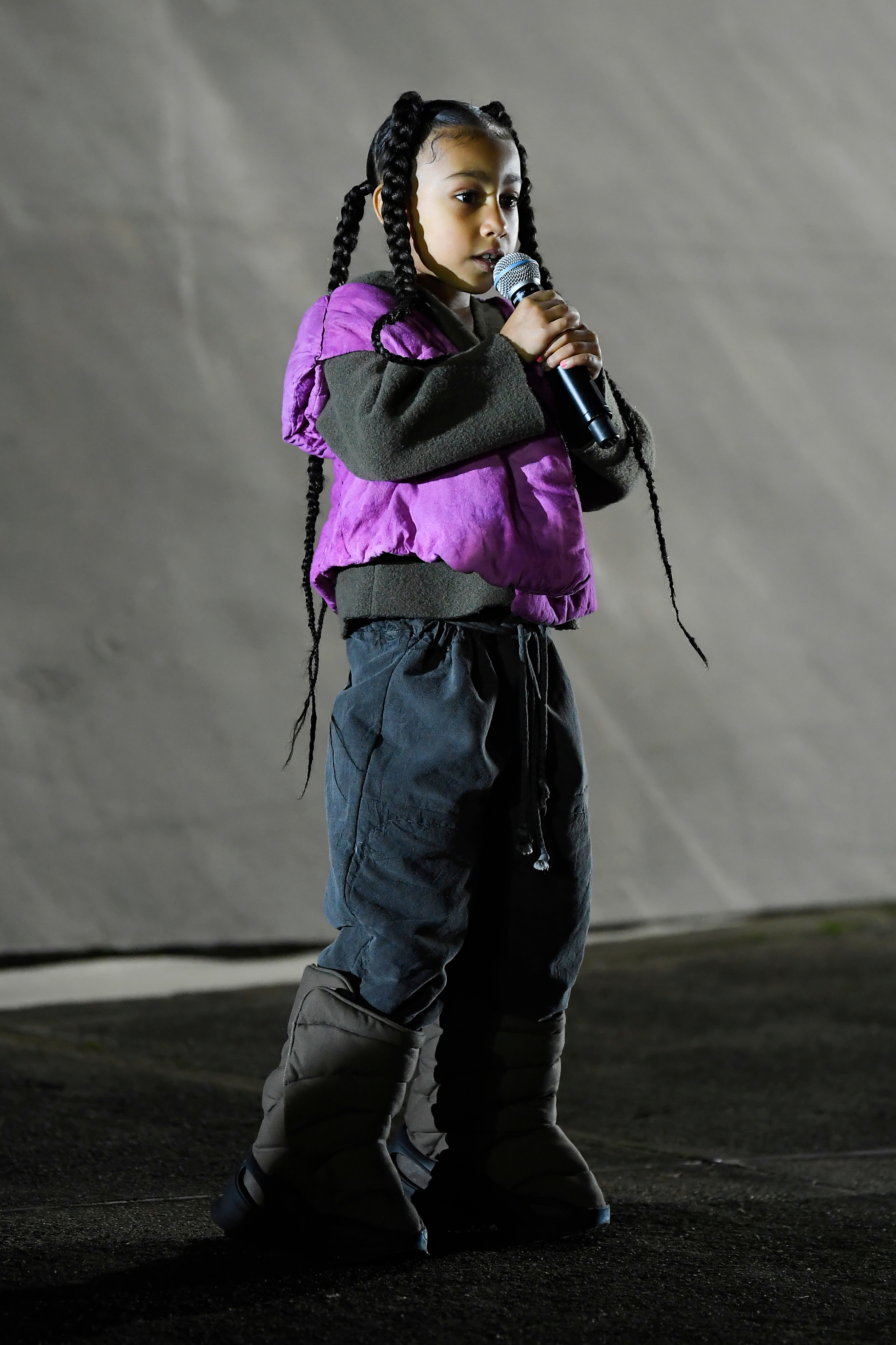 Норт Уэст выступила на показе Yeezy в Париже (фото 1)