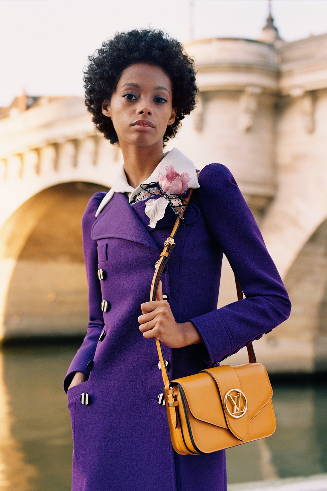 Louis Vuitton посвятил новую сумку парижскому мосту Пон-Неф (фото 3)