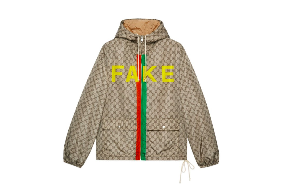 Gucci выпустил сумки и куртки со словом «Подделка» (фото 1)