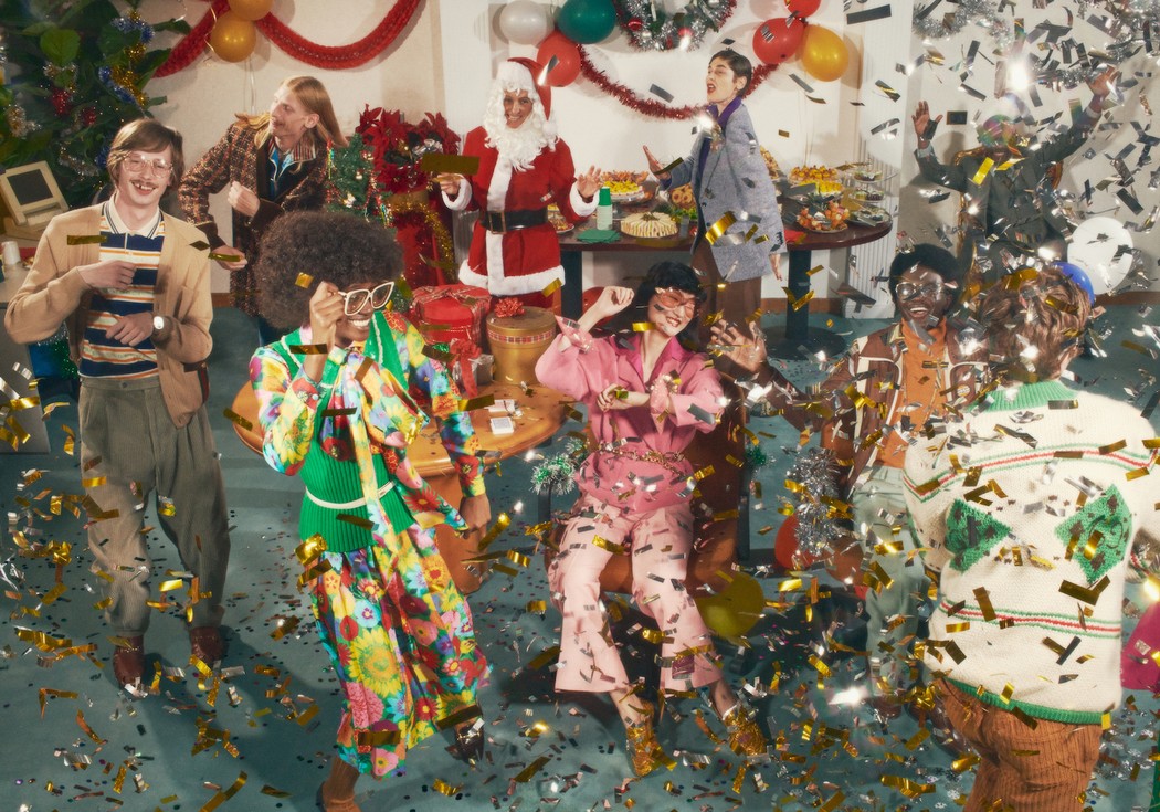 Gucci выпустил праздничную кампанию, снятую в духе офисной вечеринки (фото 6)