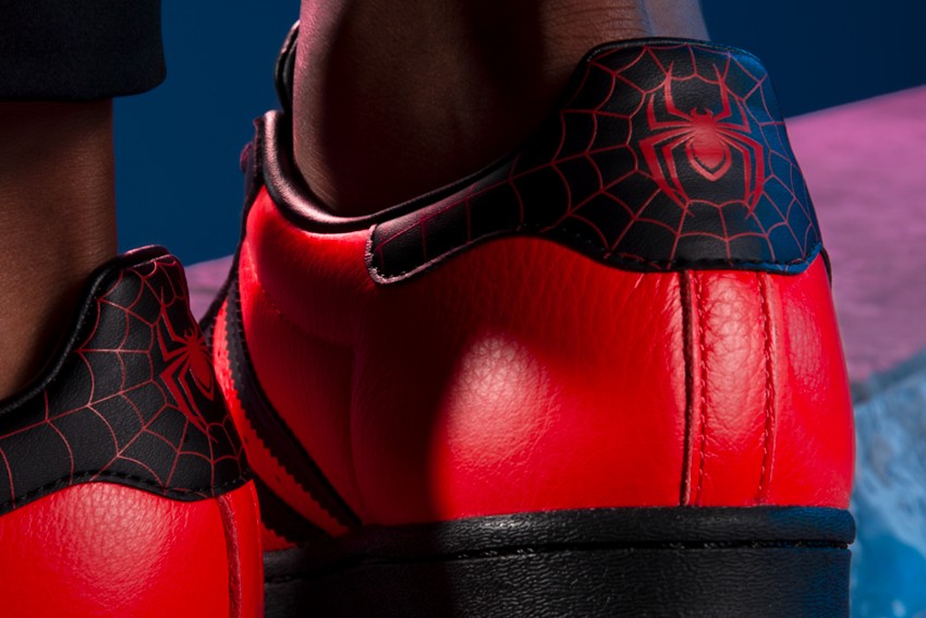 adidas выпустил новую версию кроссовок Superstar, вдохновленную Человеком-пауком (фото 4)