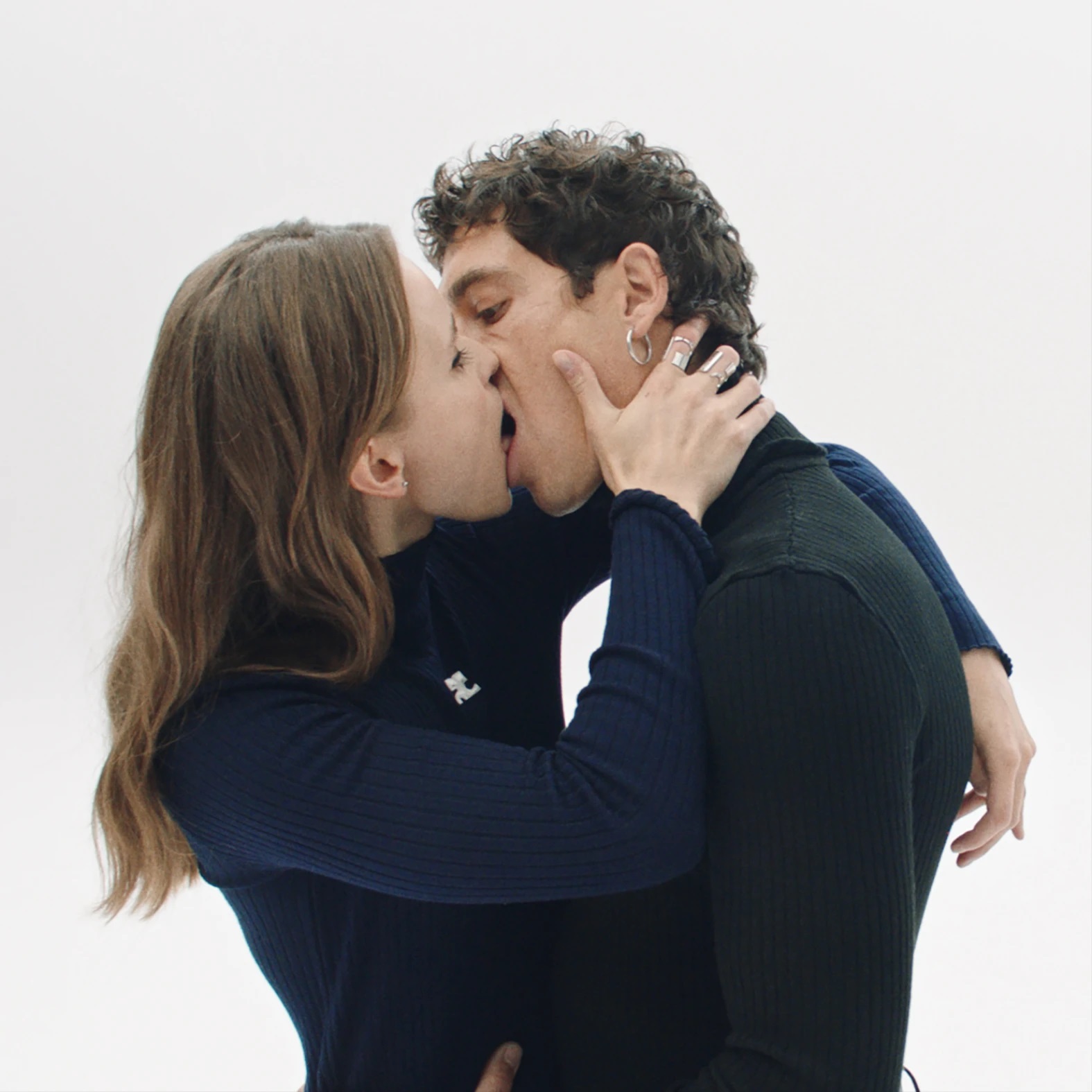 Николя Ди Феличе снял фильм о поцелуях в своей первой кампании для Courrèges (фото 1)
