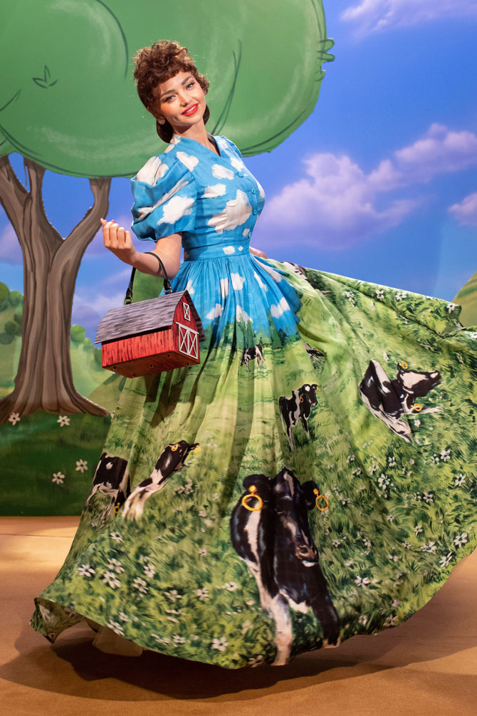 Дита фон Тиз закрыла показ Moschino в платье с сердцем на ягодицах (фото 2)