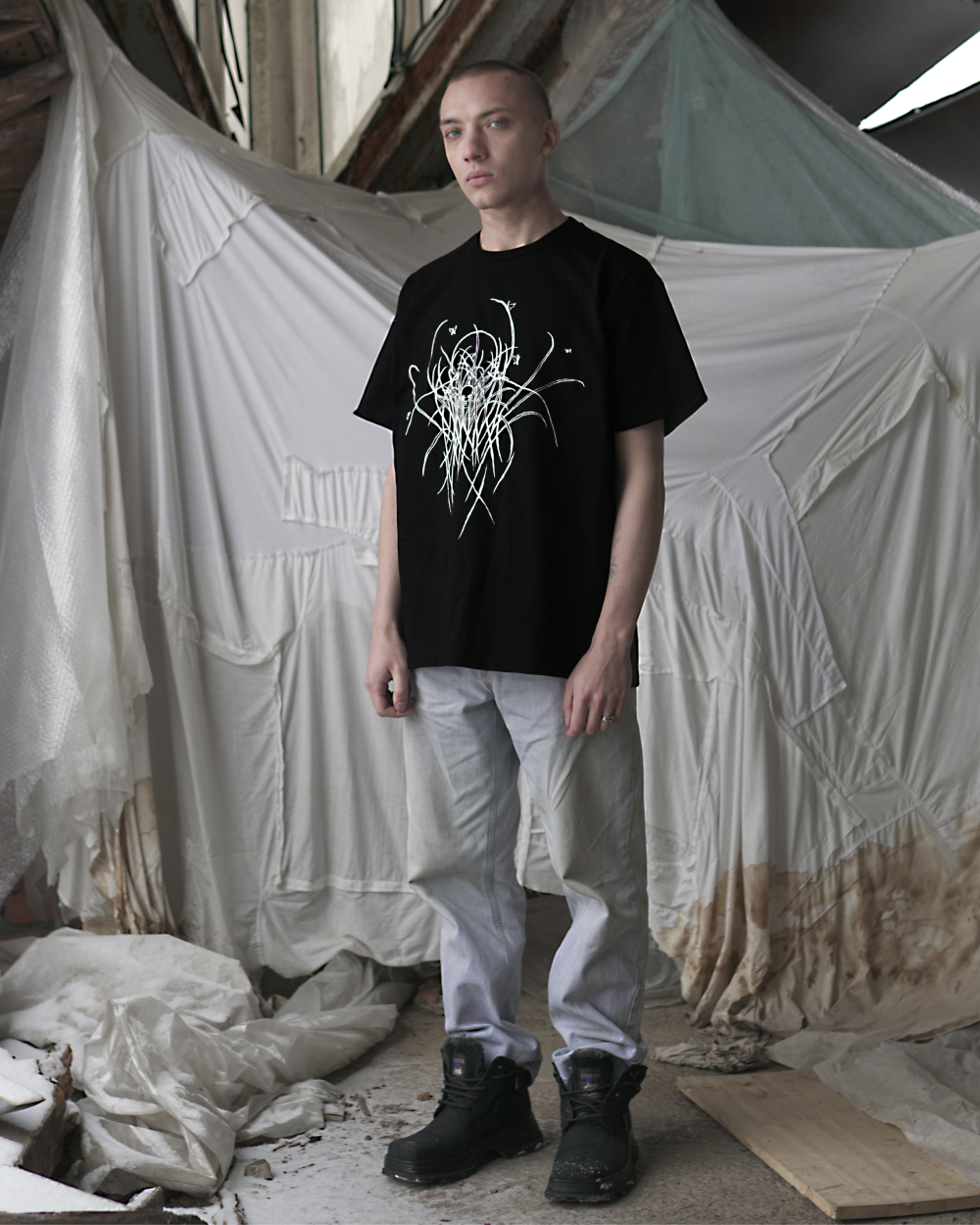 «Кружок» и «Команда против пыток» выпустили коллекцию одежды вместе с художниками (фото 3)