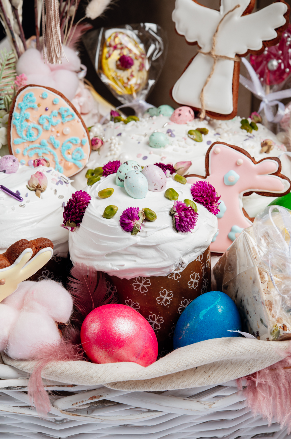 Куличи с малиновым соусом и десерты в виде кроликов: 13 самых интересных пасхальных предложений в Москве (фото 1)