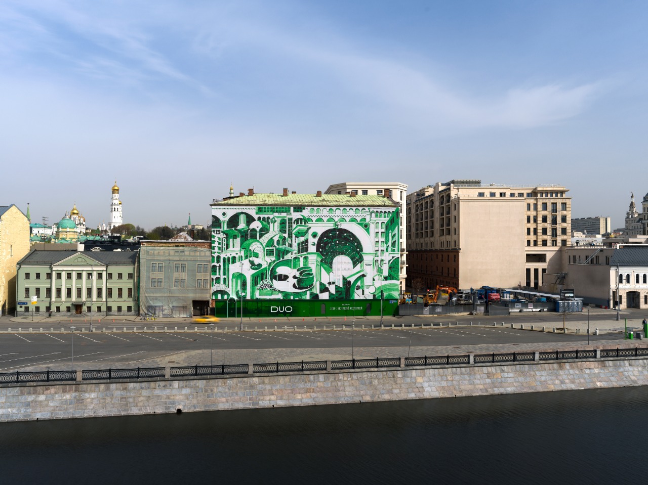 Работа художника Александра Дашевского появилась на фасаде клубного дома DUO (фото 3)