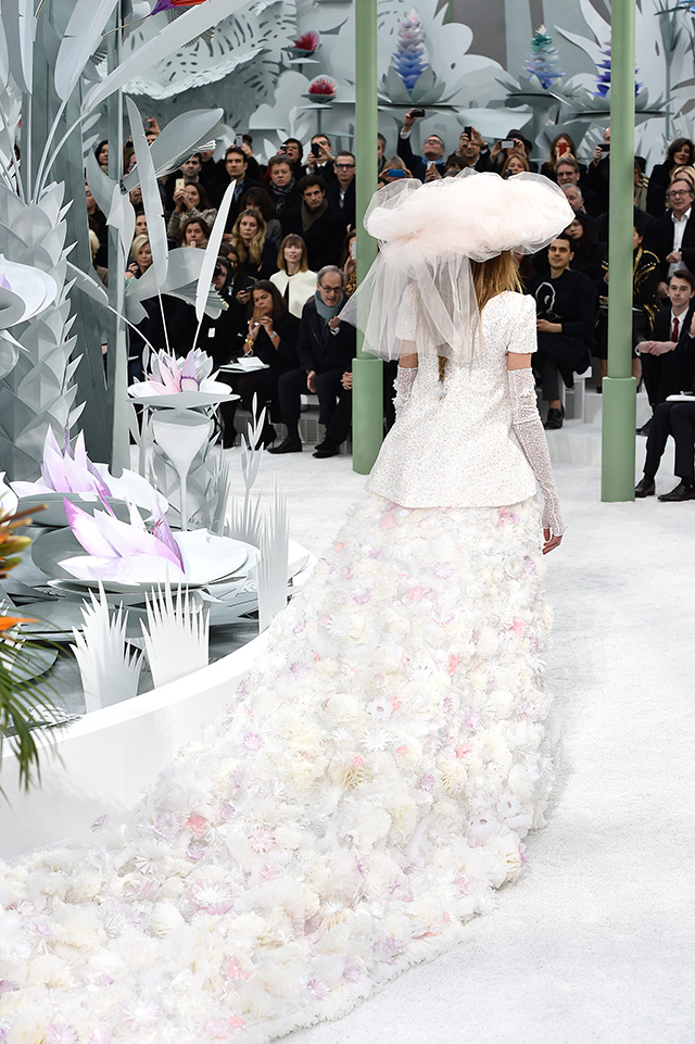 Неделя высокой моды в Париже: Chanel, весна 2015 (фото 1)