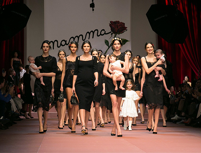 Показ Dolce & Gabbana, осень-зима 2015 С чего вдруг Доменико Дольче и Стефано Габбана стали традиционалистами? (фото 3)