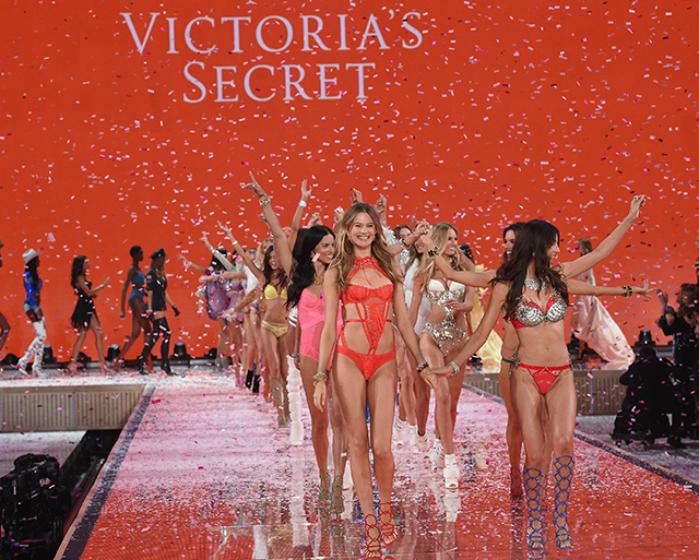 Гости показа Victoria's Secret в Нью-Йорке (фото 16)