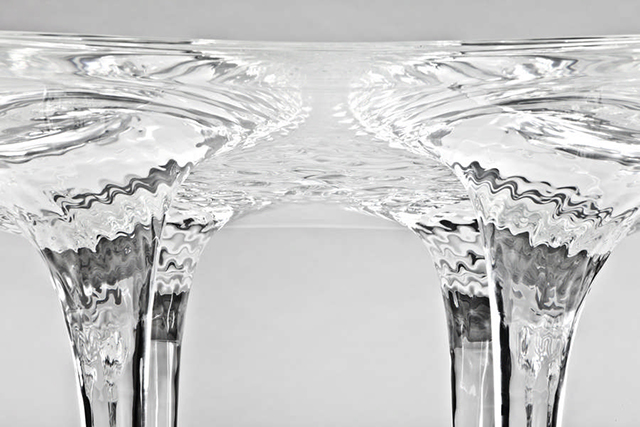 Мебель из жидкого стекла от Захи Хадид (фото 4)