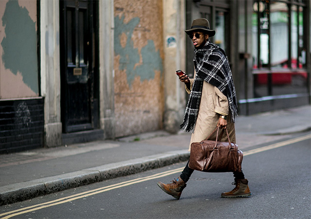 London Fashion Week A / I 2015: street style.  Day Three (8 foto)