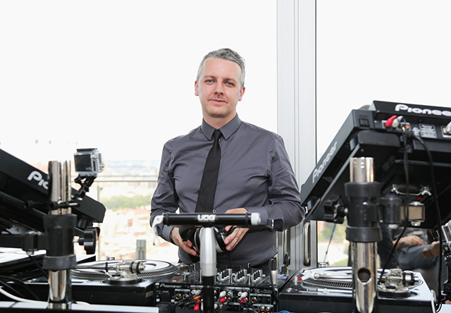 Эван Пирсон Музыкальная вечеринка Emporio Armani в Нью-Йорке (фото 3)