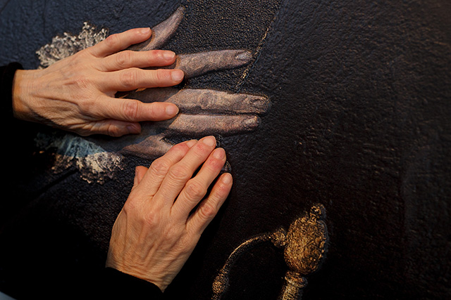 В музее Прадо посетители могут трогать картины (фото 3)