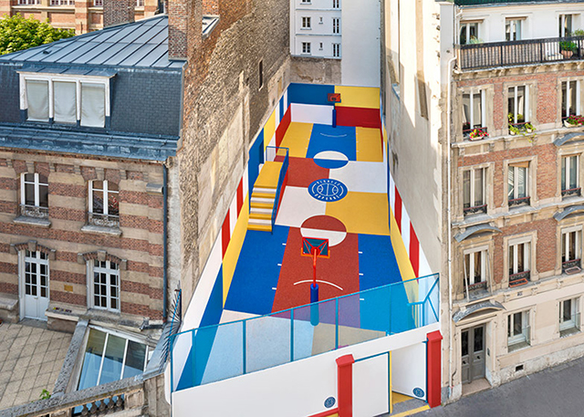 В Париже появилась баскетбольная площадка в стиле Малевича (фото 3)