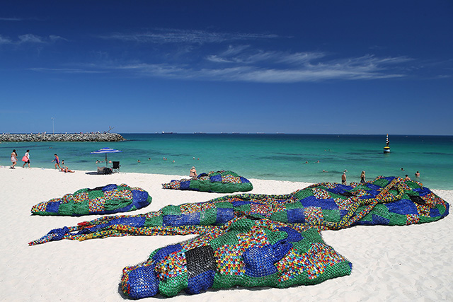 Выставка скульптур на австралийском пляже Коттслоу (фото 1)