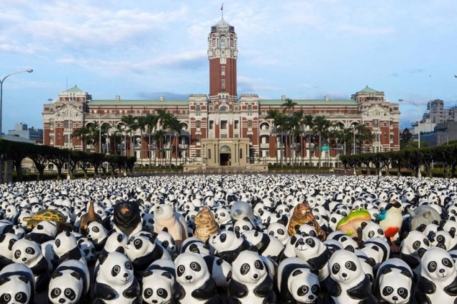 1600 панд заполонили улицы Гонконга (фото 5)