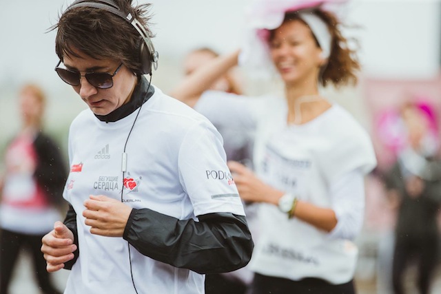 "Бегущие сердца": Наталья Водянова и другие участники сегодняшнего марафона (фото 3)