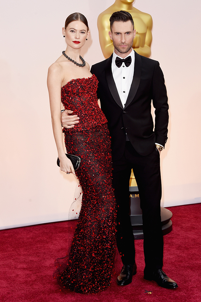 Behati Prinsloo e Adam Levine "Oscar-2015": un tappeto rosso (39 foto)