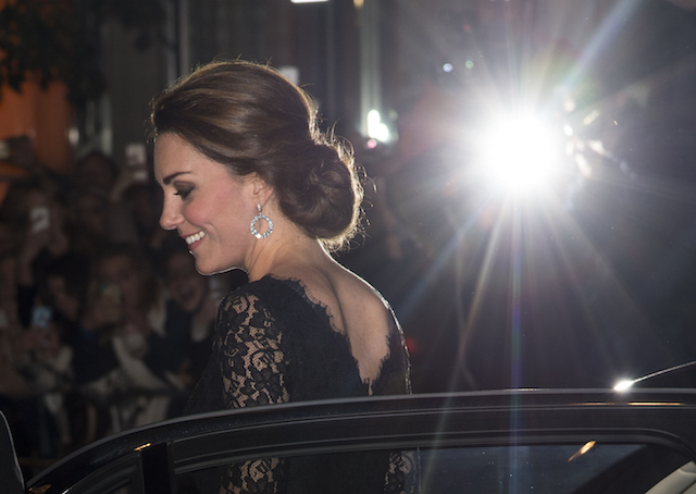 Кейт Миддлтон и принц Уильям на концерте Royal Variety Performance (фото 2)
