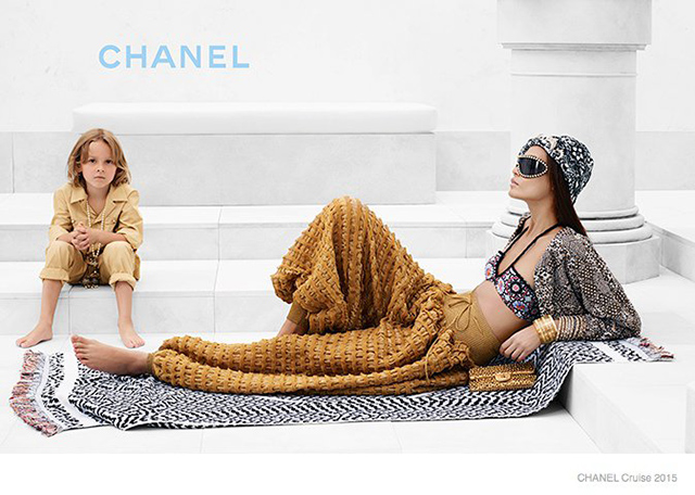 Джоан Смоллс в новой кампании Chanel Métiers d'Art (фото 4)