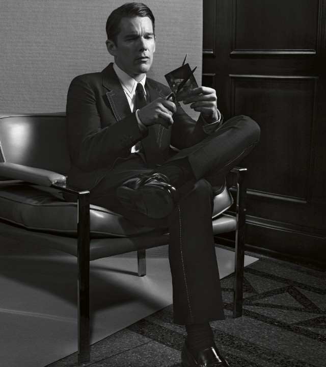 Итан Хоук и другие звезды в рекламной кампании мужской коллекции Prada (фото 4)