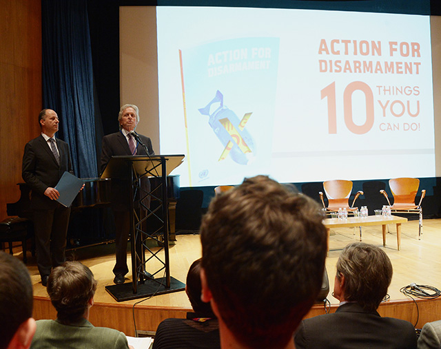 Майкл Дуглас представил в ООН книгу о разоружении (фото 1)
