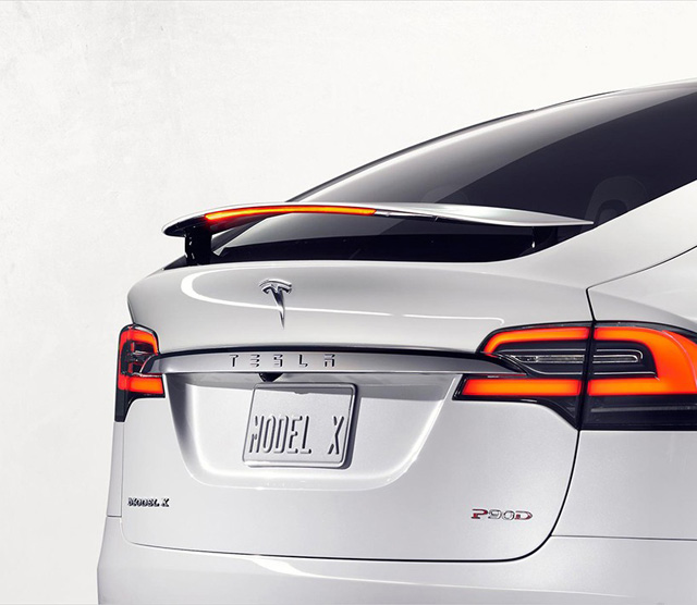 Дорогу электромобилям: Tesla представила кроссовер Model X (фото 1)