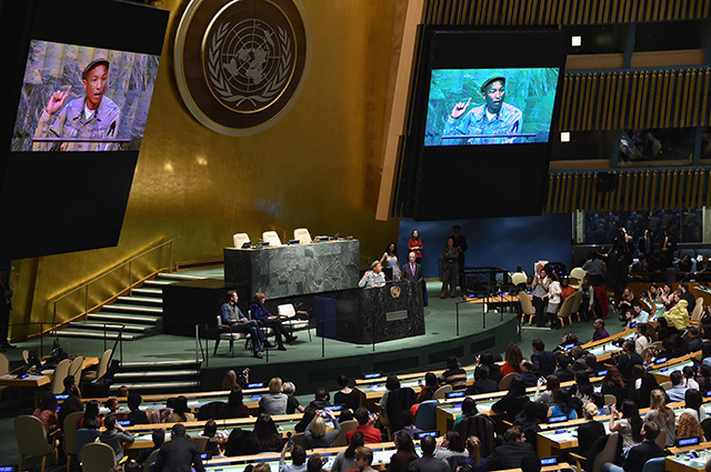 Фаррелл Уильямс отметил Международный день счастья с ООН (фото 6)