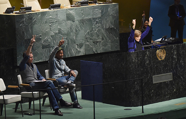 Фаррелл Уильямс отметил Международный день счастья с ООН (фото 2)