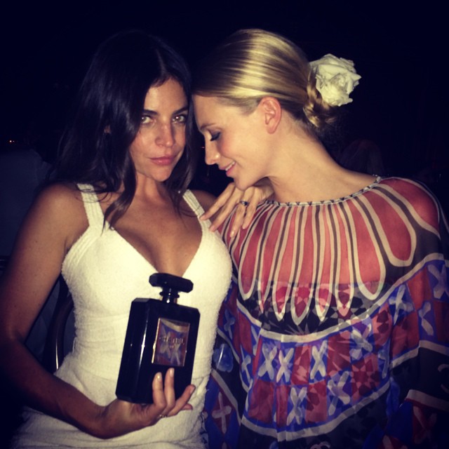 The look of love...  @juliarestoinroitfeld @chanelofficial #theonethatiwant #chanelN5 