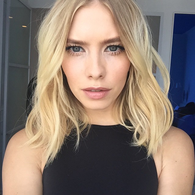 Looks like no busy shootings and long flights - thanks to perfect makeup by @carmindybeauty and hair by @earlsimms2 #NYC