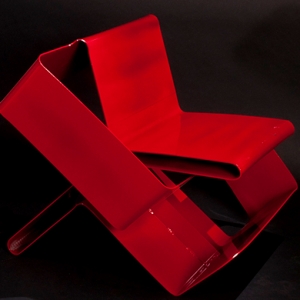 Обратите внимание: скульптурное металлическое кресло Möbi