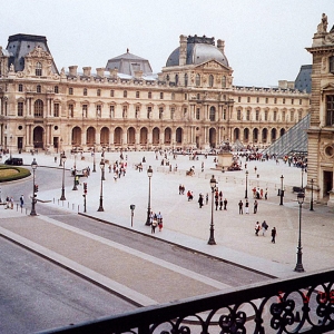 Лувр открывается после забастовки