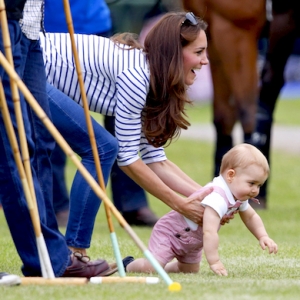 Кейт Миддлтон с принцем Джорджем на благотворительной игре в поло