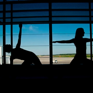 Аэропорт Хельсинки предлагает пассажирам занятия йогой