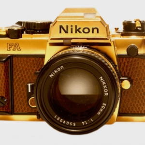 Пленочная камера Nikon FA из чистого золота