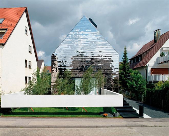 Дом House WZ2 Бернда Циммермана с зеркальным фасадом