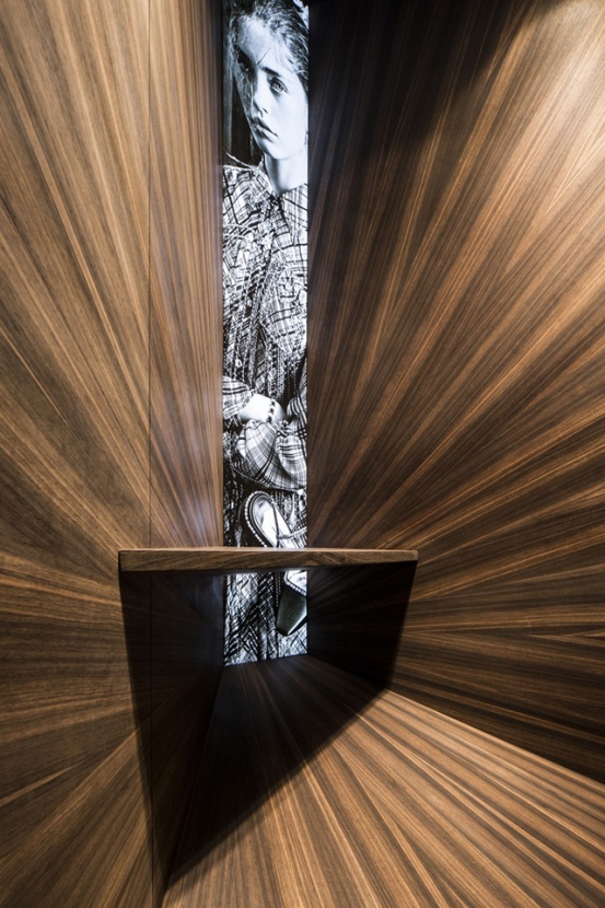 Prada представили новые витрины от Мартино Гампера