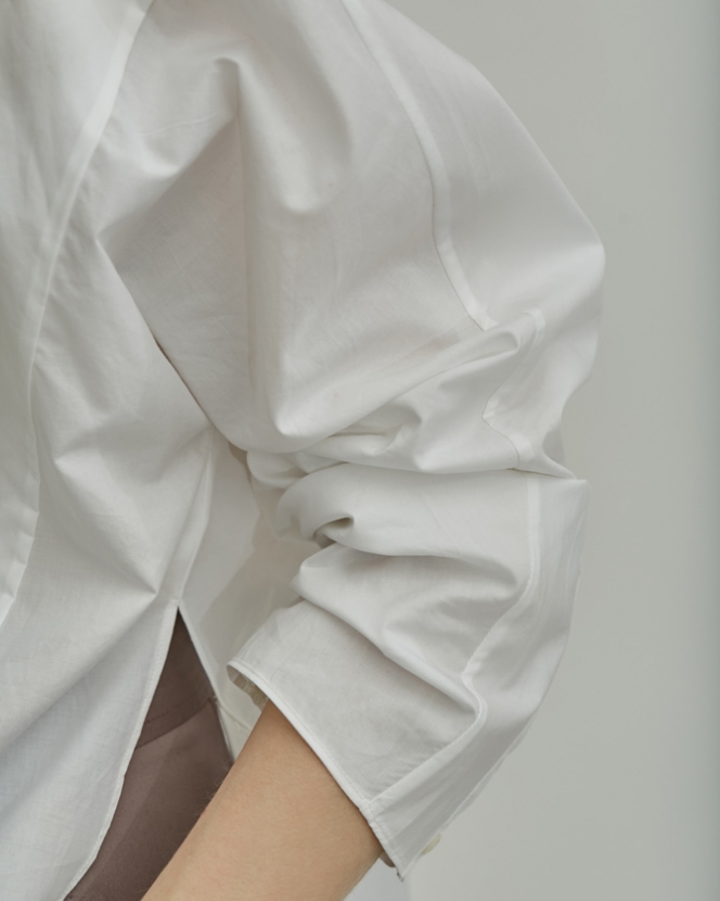 Белая рубашка как начало нового искусства — специальная съёмка Buro. и COS