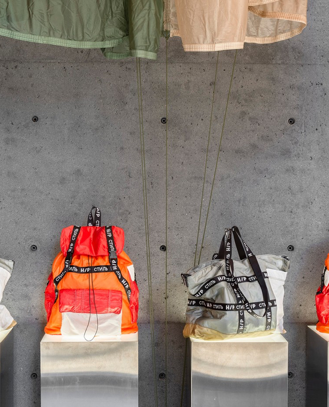 Херон Престон сделал коллекцию одежды и аксессуаров из парашютов для Ssense