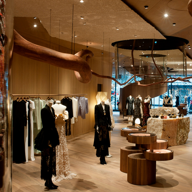 В Лондоне открылся новый флагманский бутик Alexander McQueen
