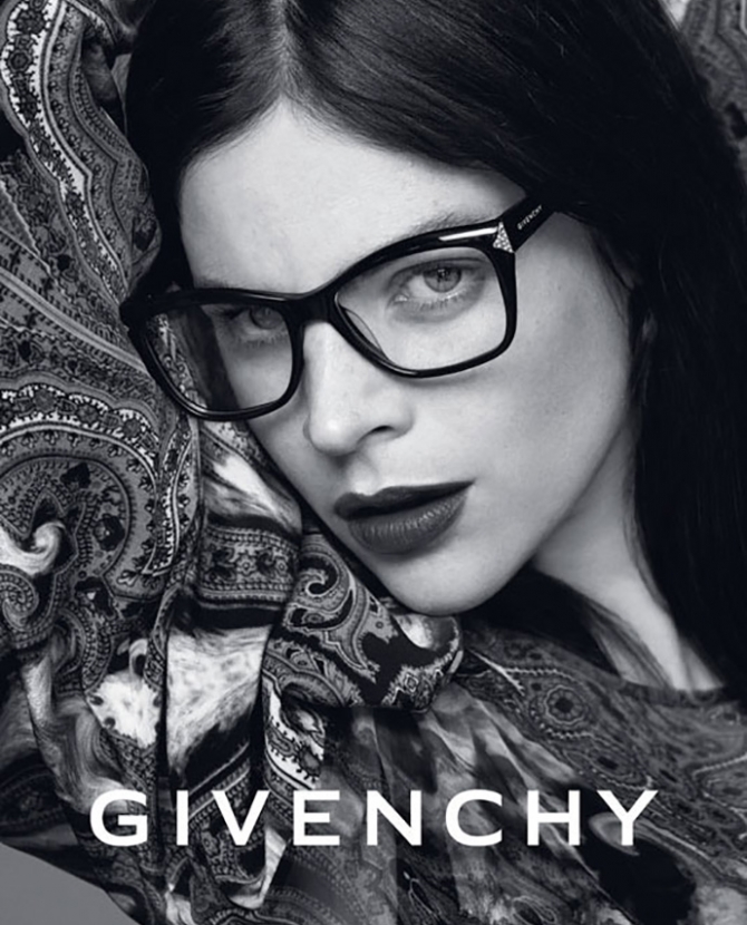 Джулия Рестуан-Ройтфельд в рекламе очков Givenchy
